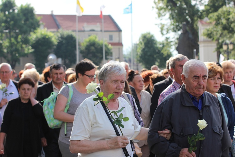 Powitanie ikony MB Częstochowskiej w katedrze łowickiej