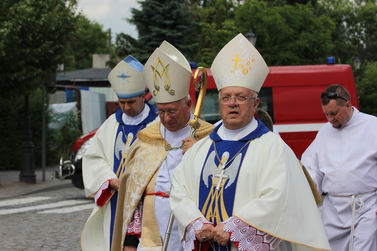 Powitanie ikony MB Częstochowskiej w katedrze łowickiej