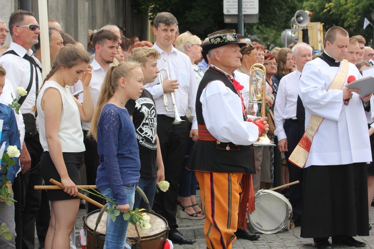 Powitanie ikony MB Częstochowskiej w katedrze łowickiej