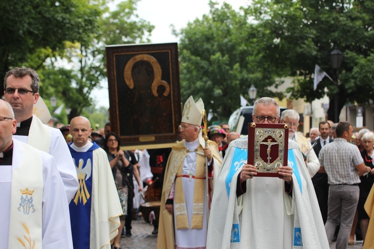 Powitanie ikony MB Częstochowskiej w katedrze łowickiej