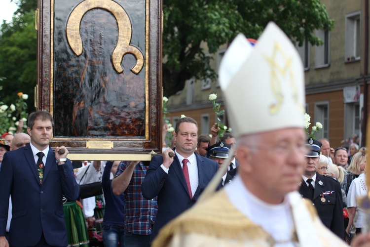 Powitanie ikony MB Częstochowskiej w katedrze łowickiej