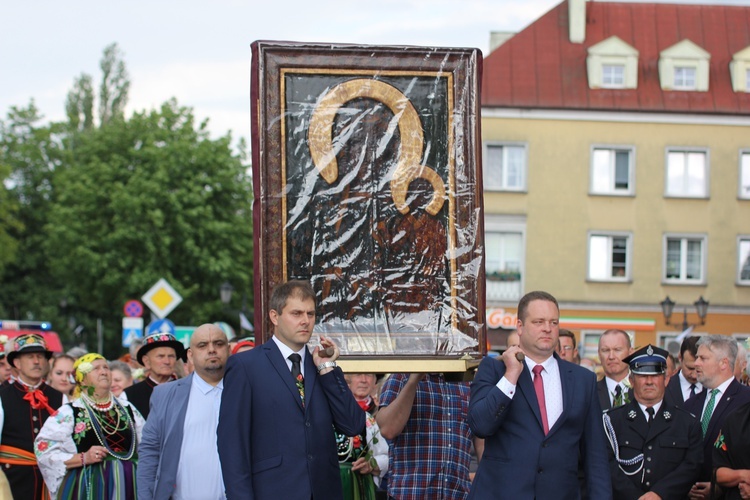 Powitanie ikony MB Częstochowskiej w katedrze łowickiej