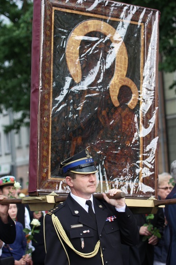 Powitanie ikony MB Częstochowskiej w katedrze łowickiej