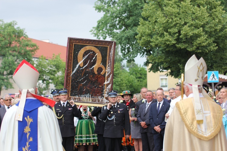 Powitanie ikony MB Częstochowskiej w katedrze łowickiej