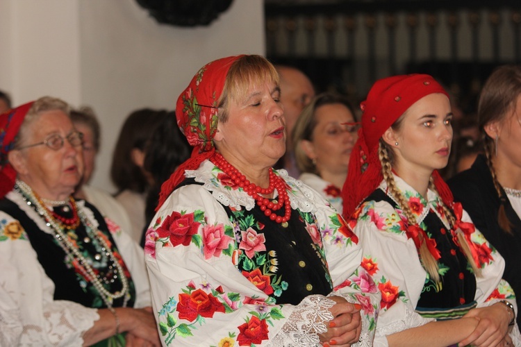 Powitanie ikony MB Częstochowskiej w katedrze łowickiej