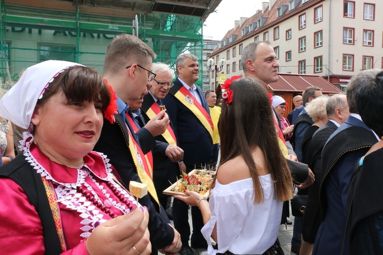 Święto Wrocławia - pochód i uroczysta sesja rady miasta