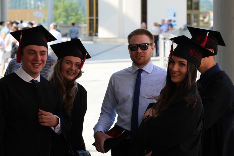 Graduacja magisterska studentów Wydziału Dziennikarstwa i Komunikacji Społecznej UPJPII