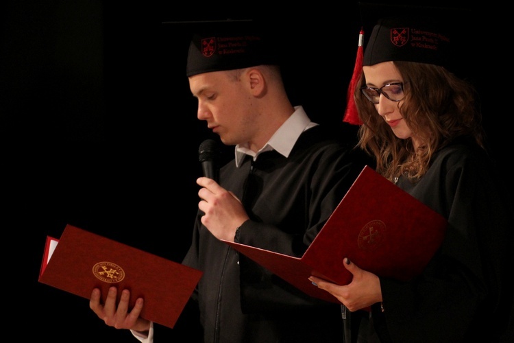 Graduacja magisterska studentów Wydziału Dziennikarstwa i Komunikacji Społecznej UPJPII