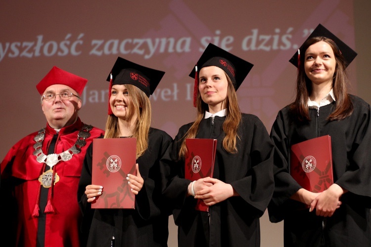 Graduacja magisterska studentów Wydziału Dziennikarstwa i Komunikacji Społecznej UPJPII