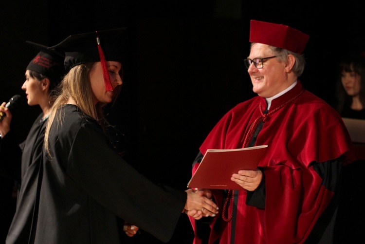 Graduacja magisterska studentów Wydziału Dziennikarstwa i Komunikacji Społecznej UPJPII