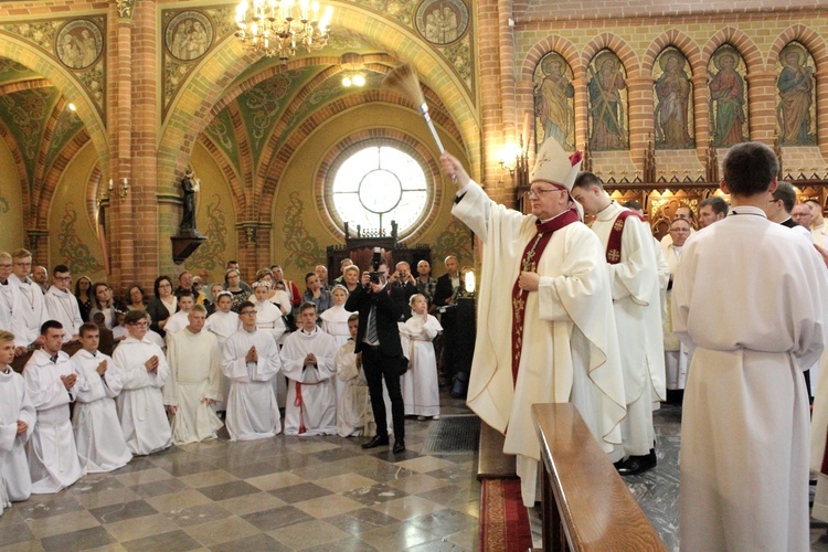 Służba liturgiczna ołtarza w Gietrzwałdzie