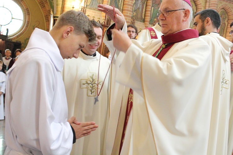 Służba liturgiczna ołtarza w Gietrzwałdzie