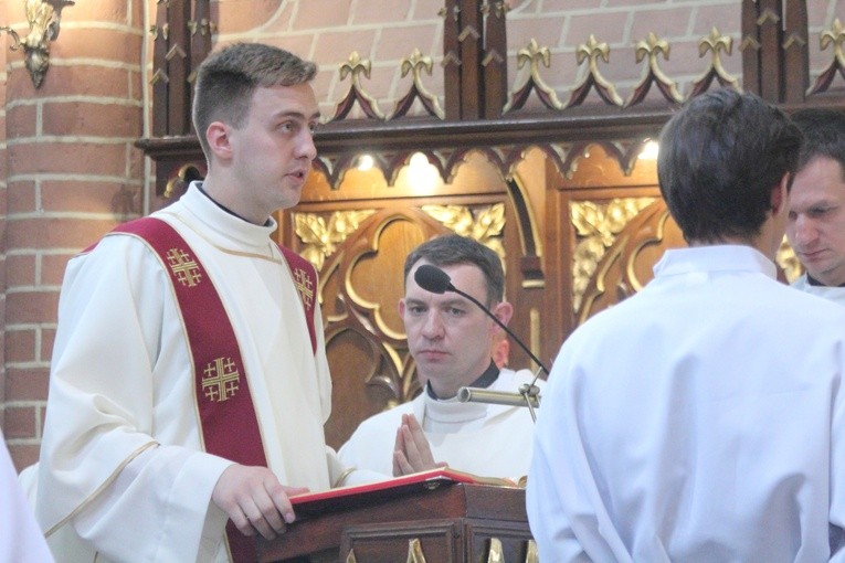 Służba liturgiczna ołtarza w Gietrzwałdzie
