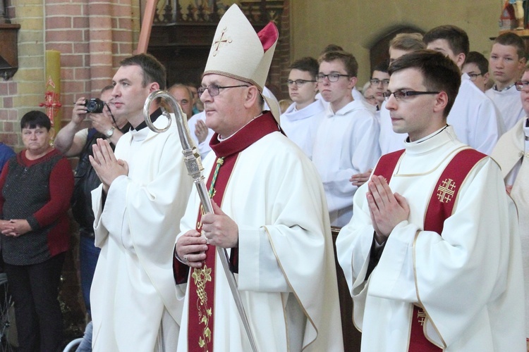 Służba liturgiczna ołtarza w Gietrzwałdzie