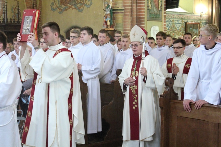 Służba liturgiczna ołtarza w Gietrzwałdzie