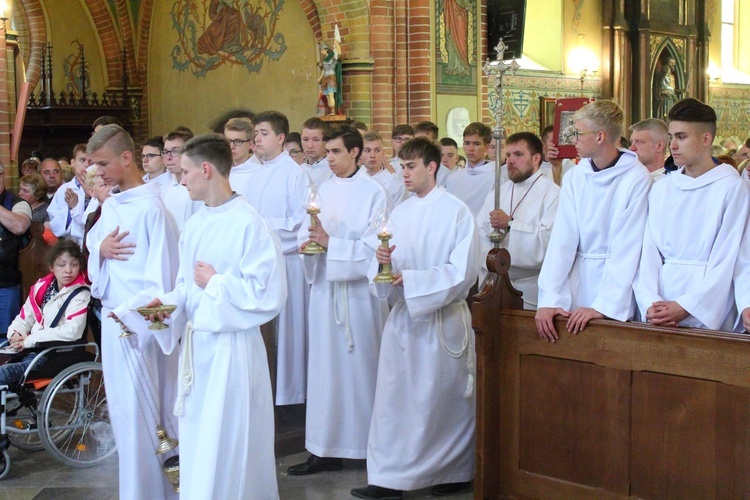 Służba liturgiczna ołtarza w Gietrzwałdzie