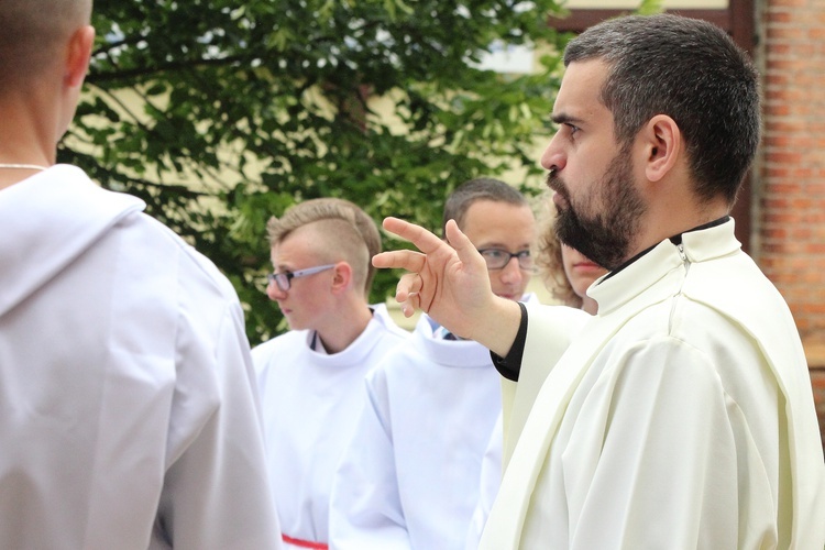 Służba liturgiczna ołtarza w Gietrzwałdzie