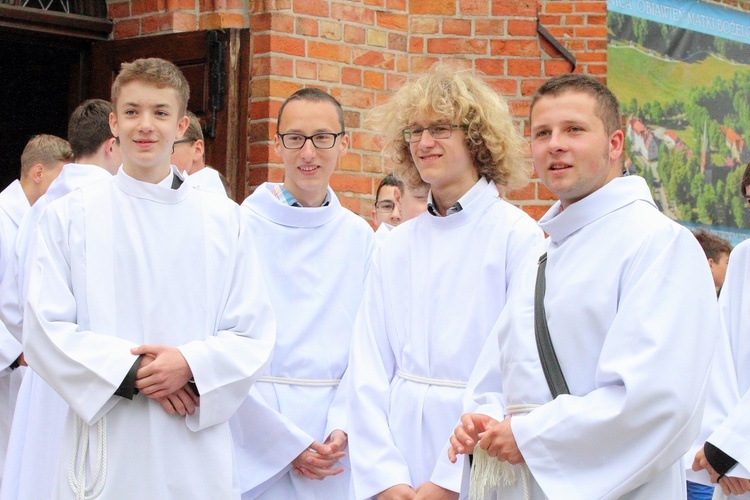 Służba liturgiczna ołtarza w Gietrzwałdzie