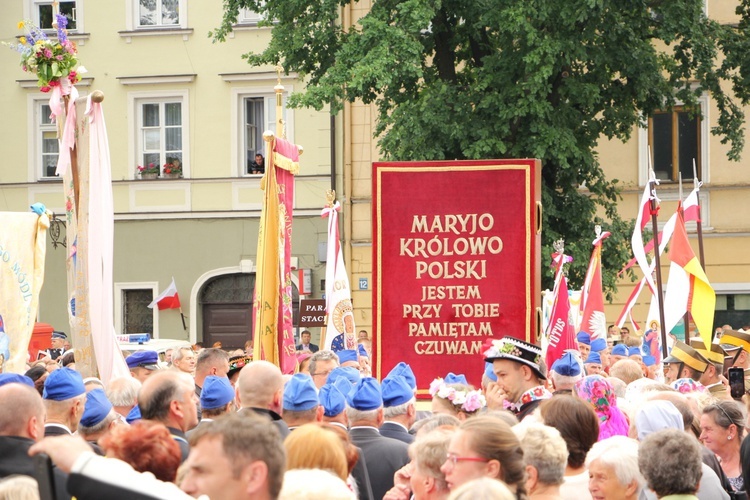 Pożegnanie ikony MB Częstochowskiej w diecezji łowickiej cz. I