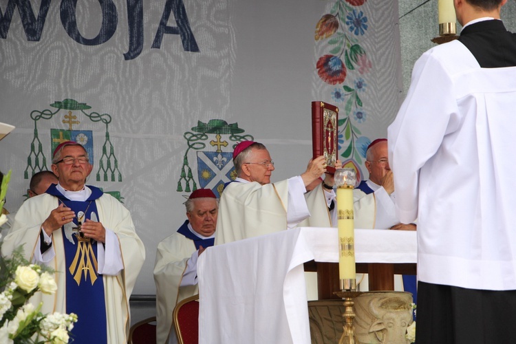 Pożegnanie ikony MB Częstochowskiej w diecezji łowickiej cz. I