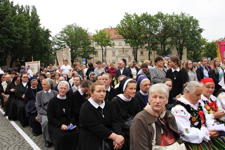 Pożegnanie ikony MB Częstochowskiej w diecezji łowickiej cz. I