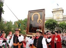 Pożegnanie obrazu Matki Bożej Częstochowskiej na Starym Rynku w Łowiczu