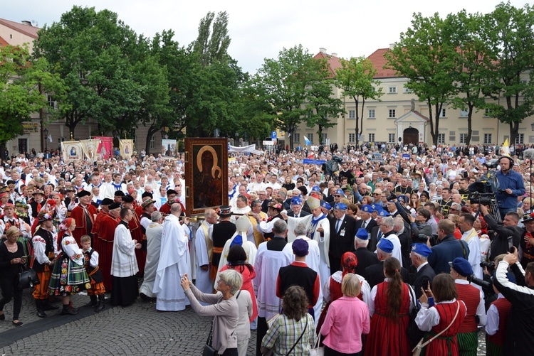 Pożegnanie ikony MB Częstochowskiej w diecezji łowickiej cz. II