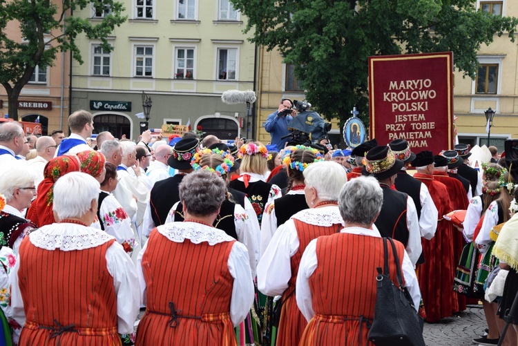 Pożegnanie ikony MB Częstochowskiej w diecezji łowickiej cz. II