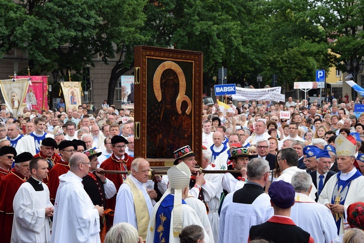 Pożegnanie ikony MB Częstochowskiej w diecezji łowickiej cz. II