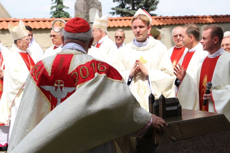 Obchody  50. rocznicy milenium chrztu Polski w Tumie
