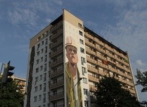 Mural wykonany z okazji 40. rocznicy robotniczego protestu w Radomiu