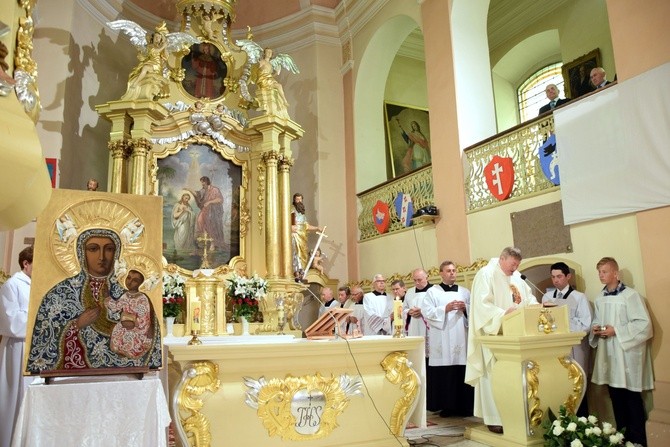 Korony dla Matki Bożej w Sadłowie