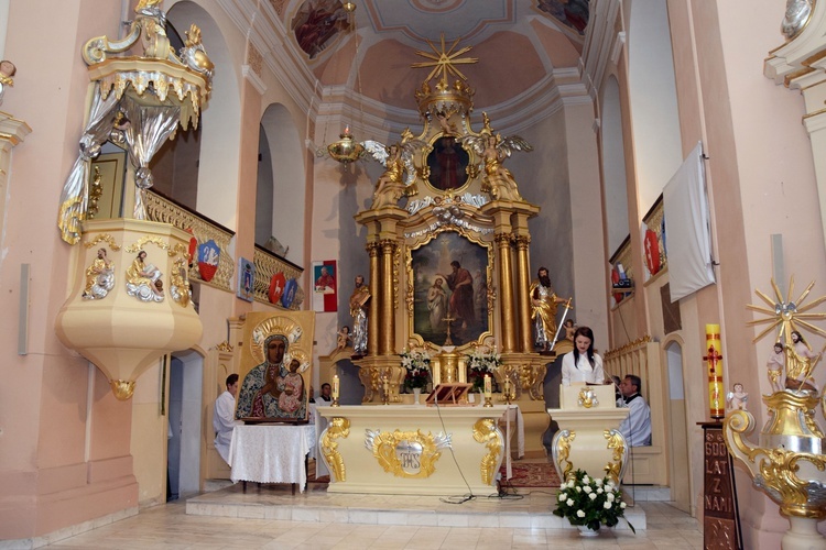 Korony dla Matki Bożej w Sadłowie