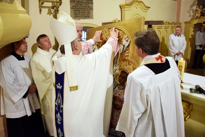 Korony dla Matki Bożej w Sadłowie