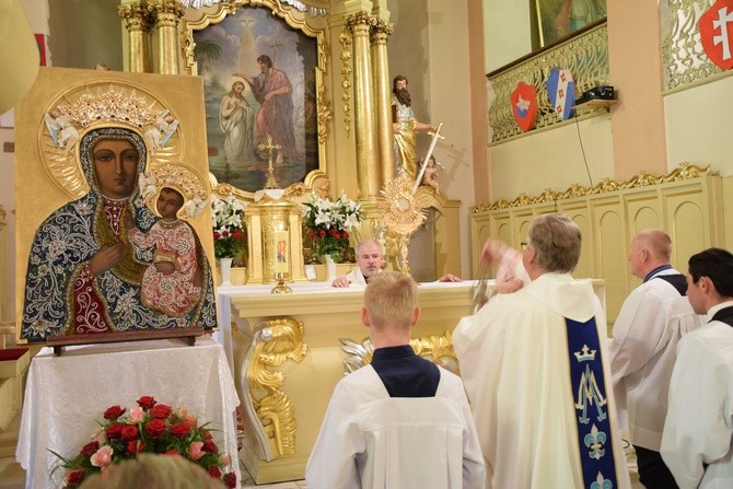 Korony dla Matki Bożej w Sadłowie