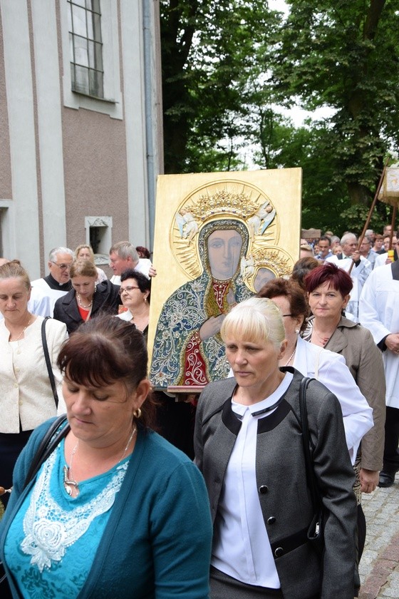 Korony dla Matki Bożej w Sadłowie