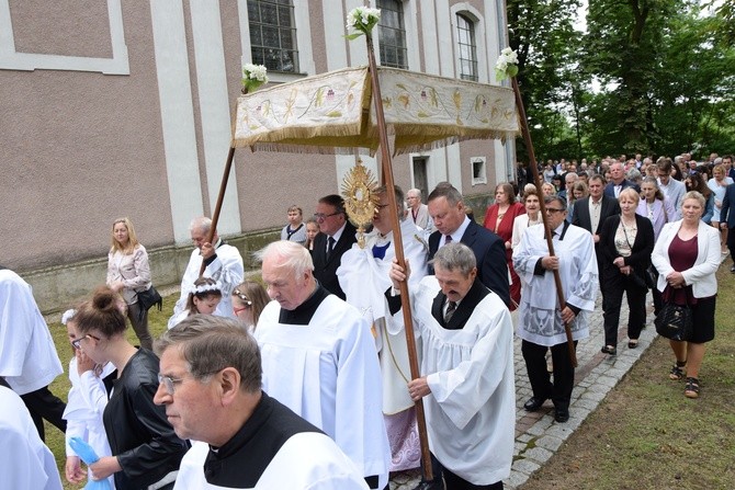 Korony dla Matki Bożej w Sadłowie