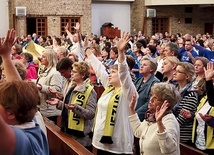 	17 czerwca kościół  MB Częstochowskiej wypełniły konferencje, świadectwa, a przede wszystkim wspólna modlitwa.