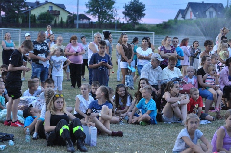 Festyn i apel w Ostrowie