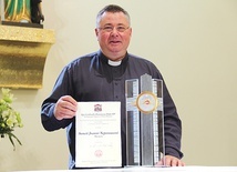 Certyfikat autentyczności relikwii podpisał kard. Dominik Duka, prymas Czech.