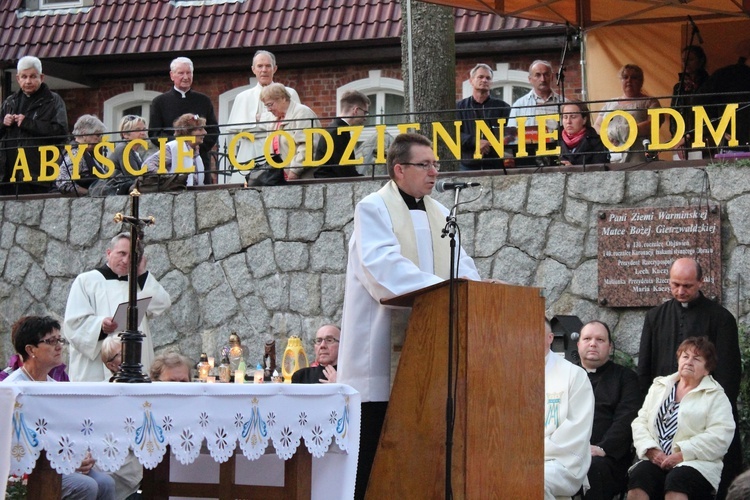 Procesja do źródełka i Apel Jasnogórski w Gietrzwałdzie