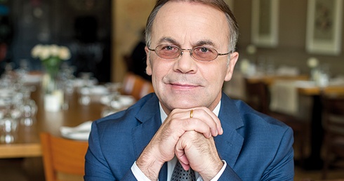 Jarosław Sellin, wiceminister kultury i dziedzictwa narodowego. z wykształcenia historyk. Poseł PiS od czterech kadencji Sejmu. Ma 54 lata.