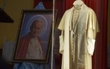 Strój świętego papieża w Dzierżoniowie