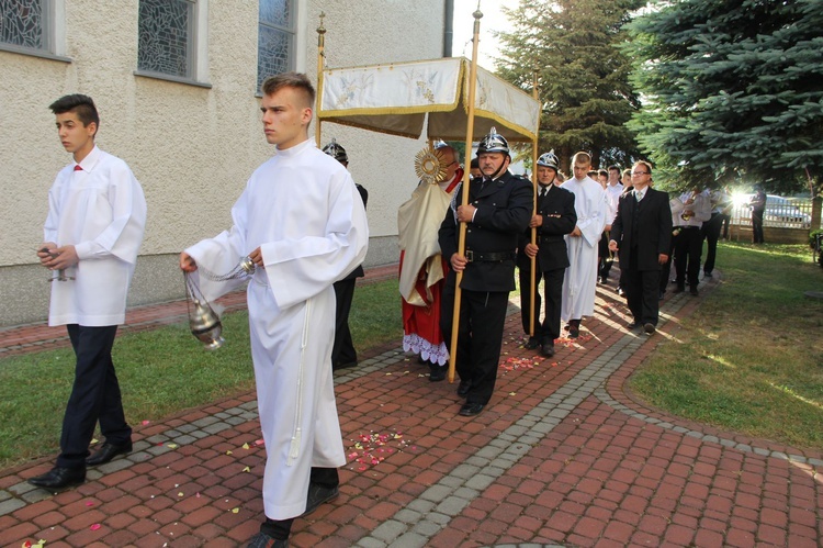 Odsłonięcie epitafium śp. abp. Z. Zimowskiego w Kupieninie