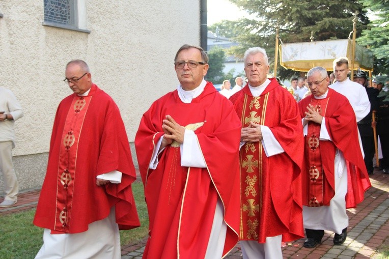 Odsłonięcie epitafium śp. abp. Z. Zimowskiego w Kupieninie