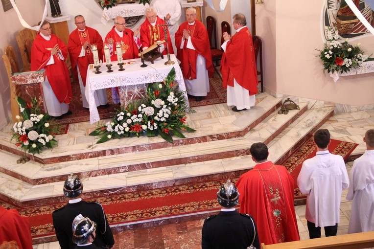 Odsłonięcie epitafium śp. abp. Z. Zimowskiego w Kupieninie