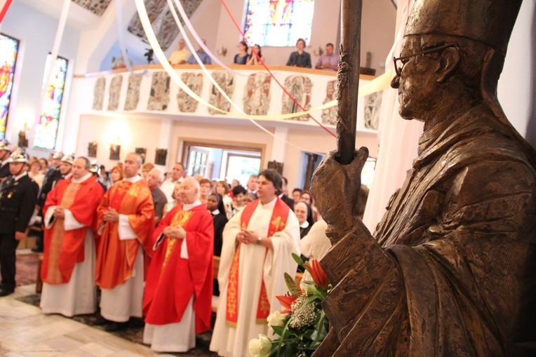 Odsłonięcie epitafium śp. abp. Z. Zimowskiego w Kupieninie