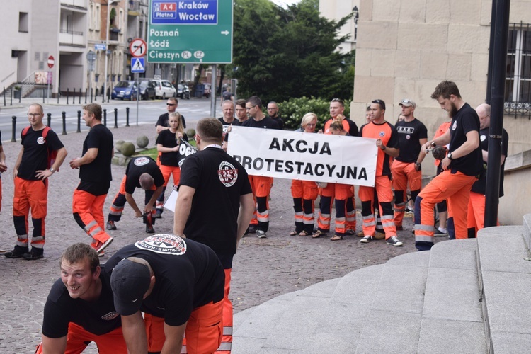 Protest ratowników medycznych w Katowicach