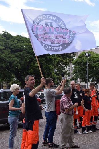 Protest ratowników medycznych w Katowicach