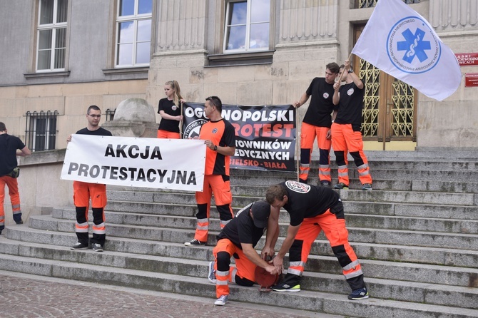 Protest ratowników medycznych w Katowicach